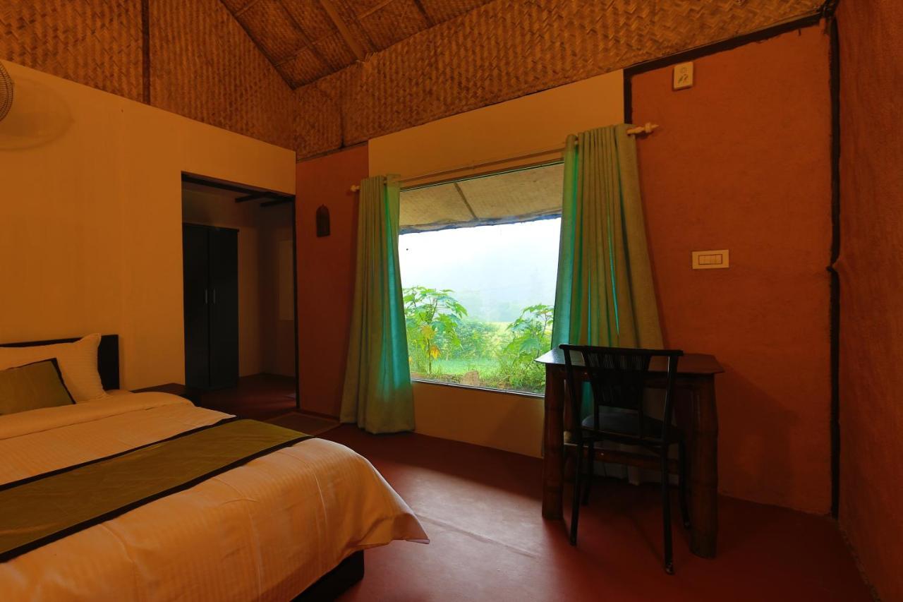 Koomankolly Resort Thirunelly Exteriör bild