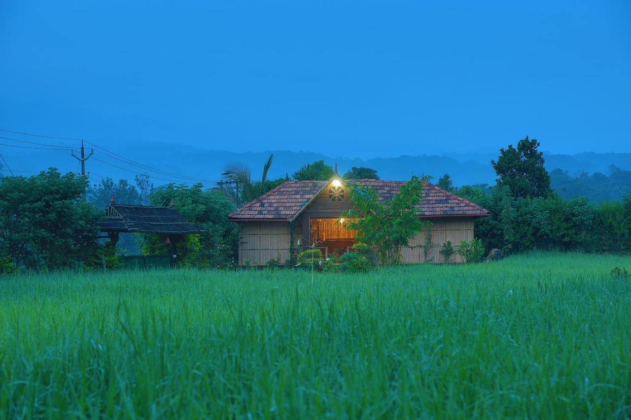 Koomankolly Resort Thirunelly Exteriör bild