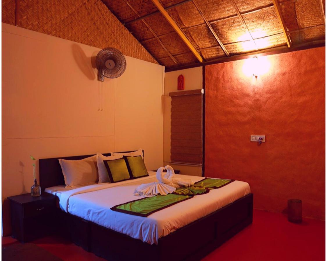 Koomankolly Resort Thirunelly Exteriör bild